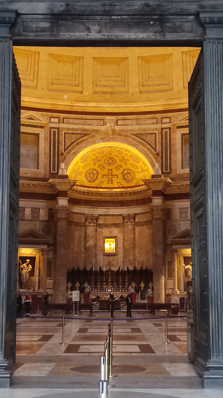 L’architettura del Pantheon e gli arredi sacri della Basilica di S. Maria ad Martyres: arte, storia, fede e cultura in dialogo